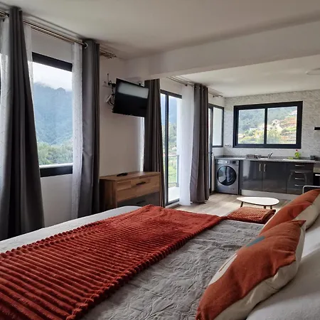 Vistavale Apartment